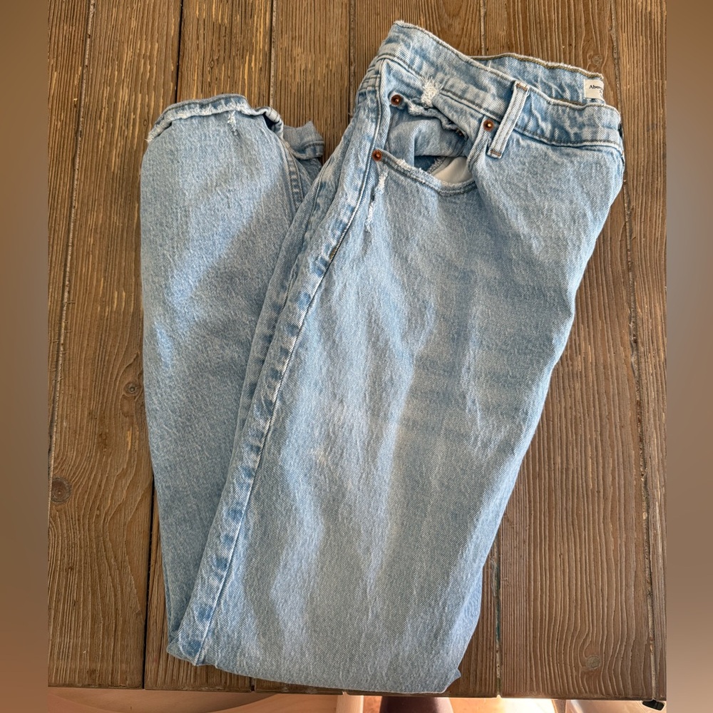 Abercrombie & Fitch Ultra High Rise 90s Straight Jean